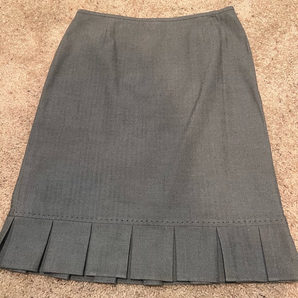 Tahari ASL Gray two piece skirt suit - Picture 4 of 4